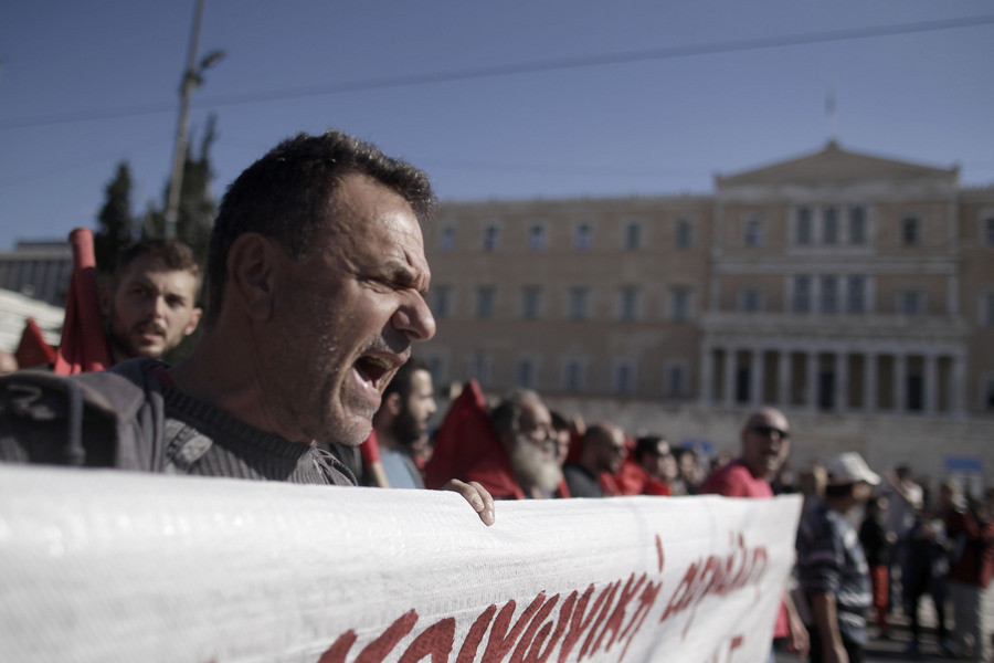Η πορεία του ΠΑΜΕ στην Αθήνα σε φωτογραφίες