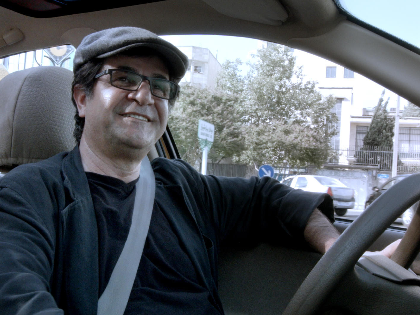 Ο Τζαφάρ Παναχί μας καλεί να επιβιβαστούμε στο «Ταξί» του