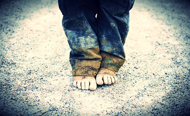 Στην Ισπανία της «ανάκαμψης»: Ένα στα τρία παιδιά σε συνθήκες φτώχειας