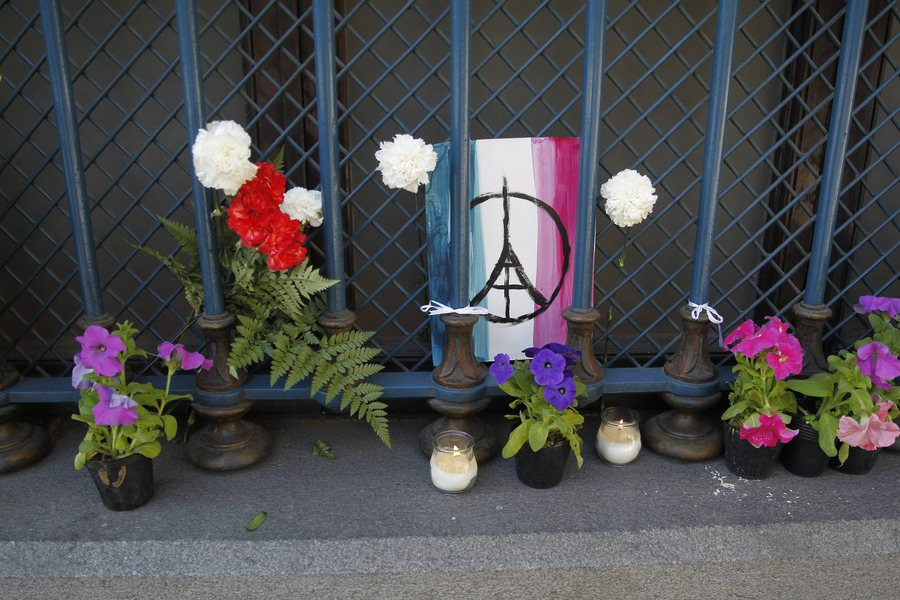 Το «χτύπημα» στο Παρίσι στα πρωτοσέλιδα των ελληνικών εφημερίδων