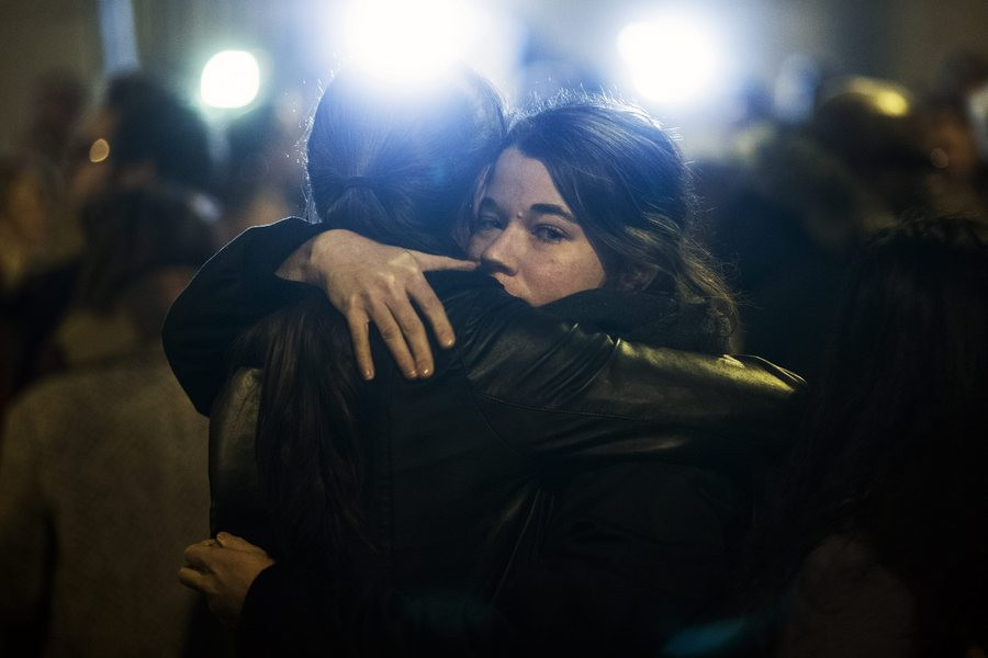 Μαρτυρίες από τον εφιάλτη στο Παρίσι – «Περίμενα τη σφαίρα που θα με αποτελείωνε»