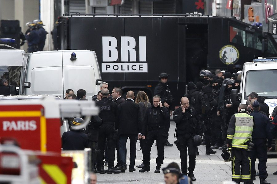 Δυο ύποπτοι νεκροί μετά την επτάωρη πολιορκία στο Παρίσι [ΦΩΤΟ+ΒΙΝΤΕΟ]