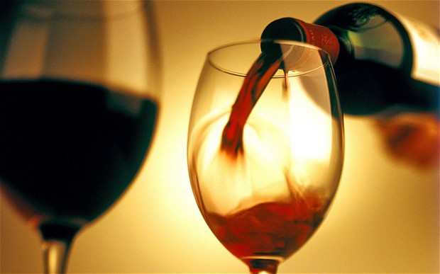 Μειώνεται ο φόρος στο κρασί, αναζητούνται πάλι νέα ισοδύναμα