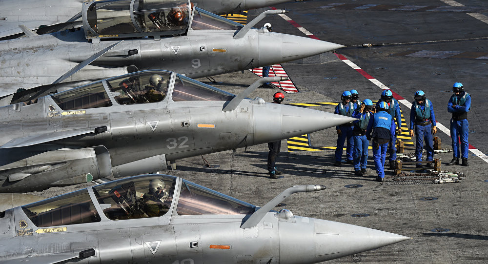 Ξεκίνησαν οι γαλλικές επιθέσεις κατά του ISIS  από το αεροπλανοφόρο Σαρλ Ντε Γκολ