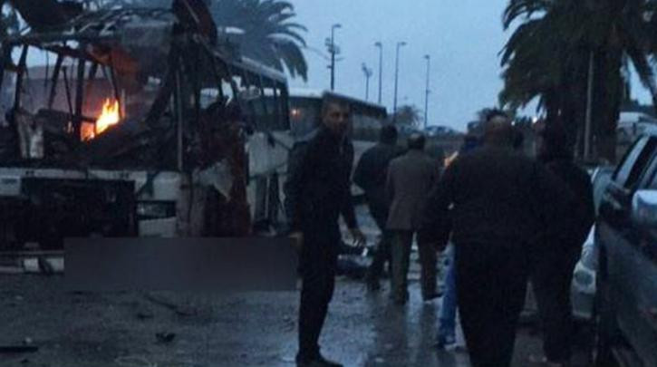 Σε κατάσταση έκακτης ανάγκης η Τυνησία: Έντεκα νεκροί από βομβιστική επίθεση σε λεωφορείο της προεδρικής φρουράς