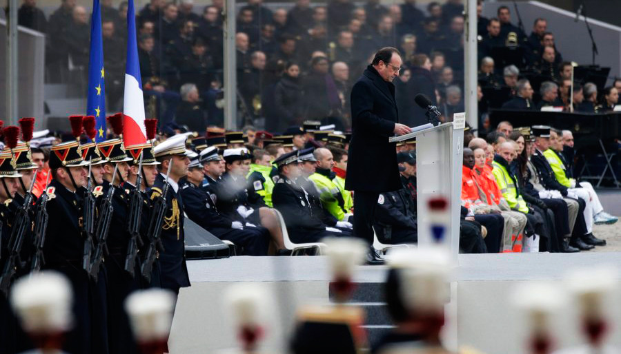 Η Γαλλία τίμησε τα θύματα των επιθέσεων στο Παρίσι [ΒΙΝΤΕΟ]