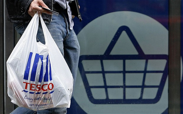 Βρετανία: Η χρέωση της πλαστικής σακούλας έφερε μείωση 78% στη χρήση της