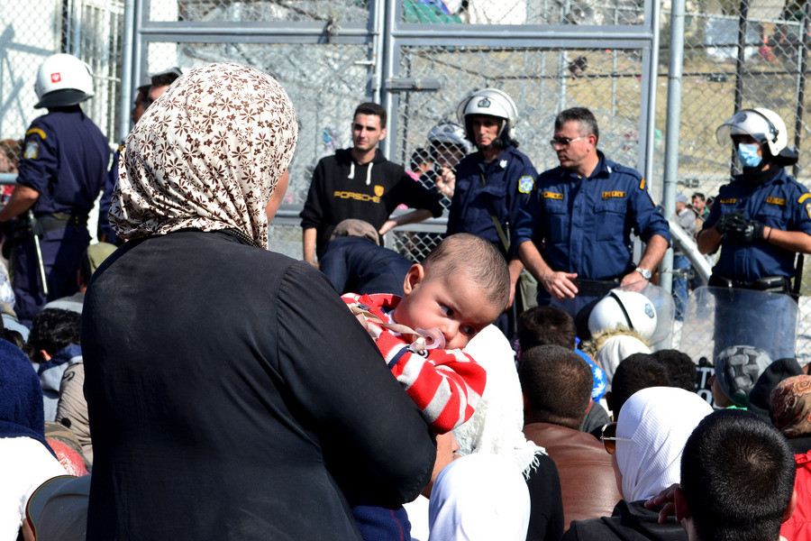 Δακτυλικά αποτυπώματα 371 χιλιάδων προσφύγων ζητά η Κομισιόν από την Ελλάδα
