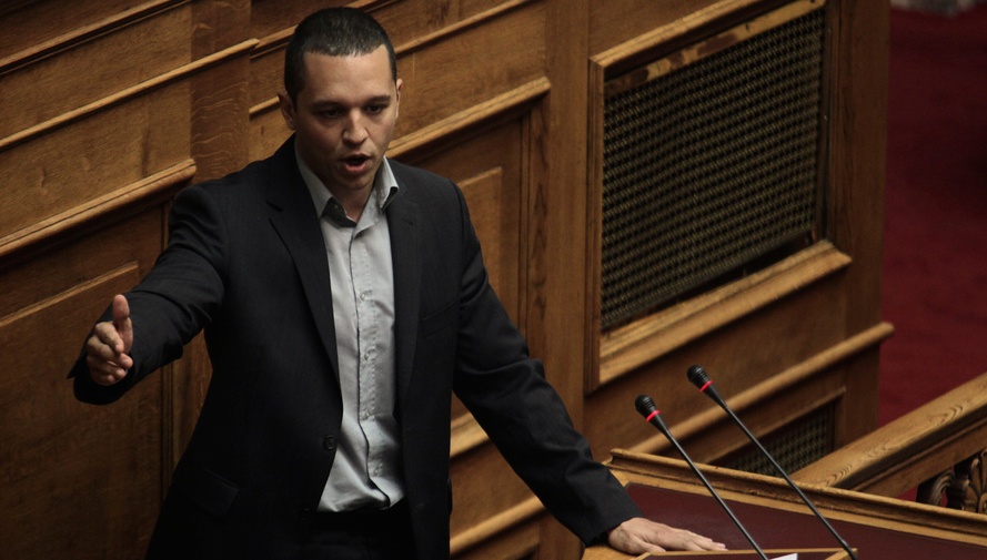 Παραλήρημα Κασιδιάρη στη Βουλή: Ο Τσίπρας είναι «ηλίθιος» [ΒΙΝΤΕΟ]