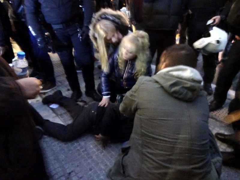 Δεκατρείς αστυνομικοί προσπάθησαν να συλλάβουν έναν ηλικιωμένο καστανά στη Θεσσαλονίκη [ΦΩΤΟΓΡΑΦΙΕΣ]
