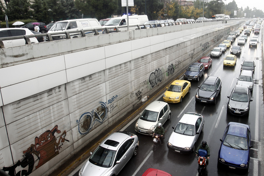 Μποτιλιάρισμα στον Κηφισό λόγω… κλαδέματος