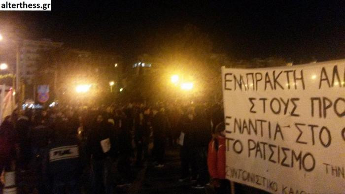 Δύο συλλήψεις και τραυματίες στην πορεία για τους μετανάστες στη Θεσσαλονίκη