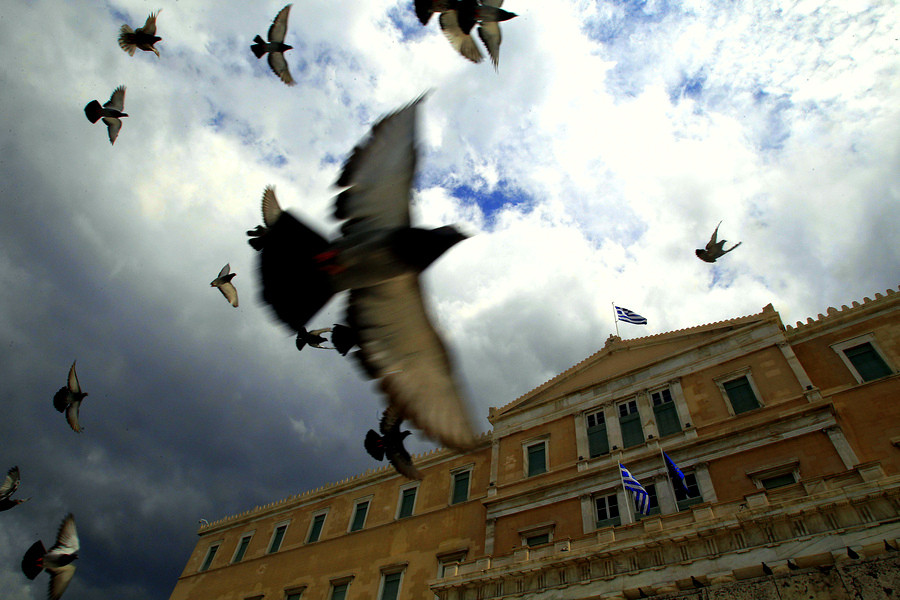 Οι Έλληνες γυρίζουν την πλάτη στην πολιτική