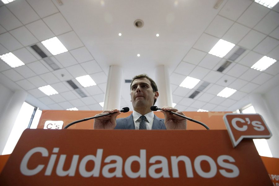 Οι Ciudadanos ζητούν τρικομματική κυβέρνηση με Ραχόι – Σοσιαλιστές
