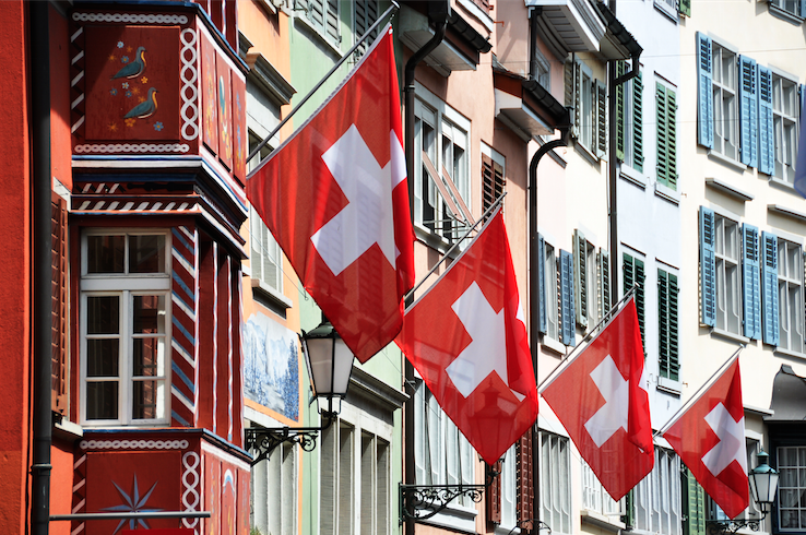 «Καμπάνες» σε ελβετικές τράπεζες που βοηθούσαν Αμερικάνους να φοροδιαφεύγουν