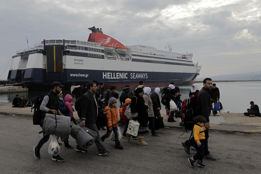 Περίπου 3.000 πρόσφυγες φτάνουν σήμερα στον Πειραιά