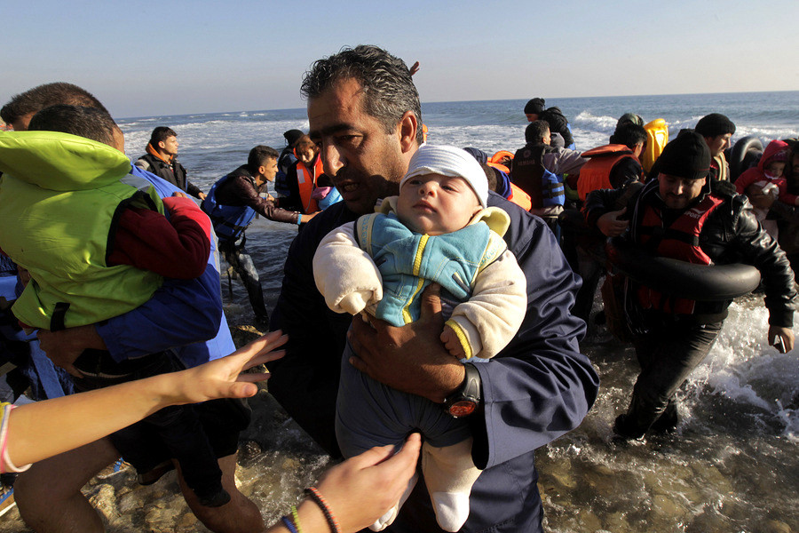 «Δίνουμε μάχη ανθρωπισμού στα σύνορα της Ε.Ε.» απαντά η Ελλάδα στον Σόιμπλε