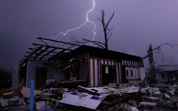 Πάνω από 40 νεκροί από καταιγίδες και ανεμοστρόβιλους στις ΗΠΑ [ΦΩΤΟΓΡΑΦΙΕΣ και BINTEO]
