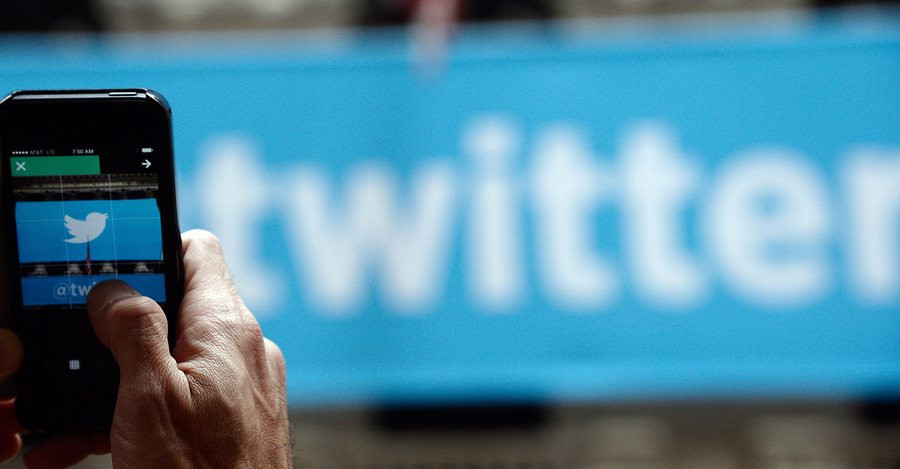 Το Twitter θα διαγράφει χρήστες που προωθούν το μίσος και τη βία