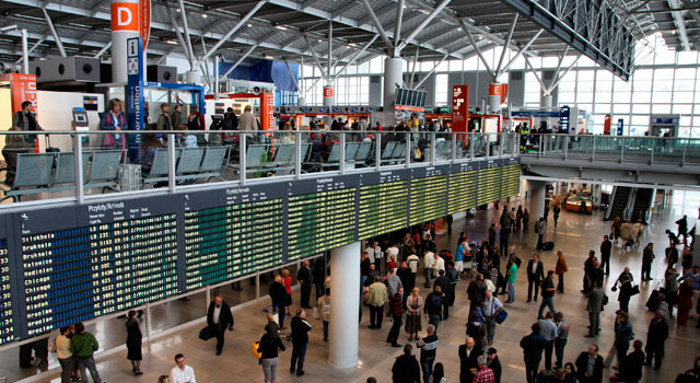 Εκκενώθηκε αεροδρόμιο στη Βαρσοβία λόγω ύποπτης αποσκευής