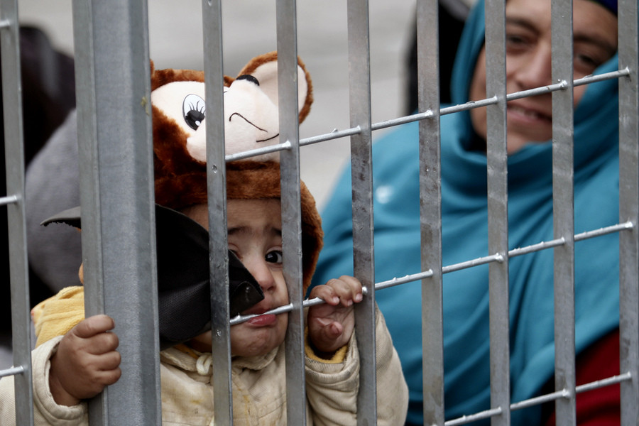 Πρωτοχρονιά μέσα στο κρύο κάνουν οι πρόσφυγες της Πλατείας Βικτωρίας [ΦΩΤΟΓΡΑΦΙΕΣ]