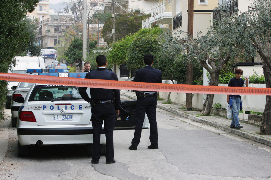 Χαλκιδική: Σκότωσε την εν διαστάσει σύζυγό και απήγαγε το ένα τους παιδί