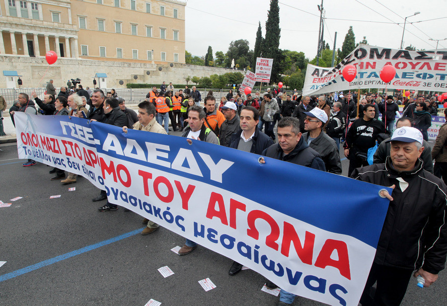 ΑΔΕΔΥ και ΠΑΜΕ διαμαρτύρονται στο υπουργείο Εργασίας για το Ασφαλιστικό