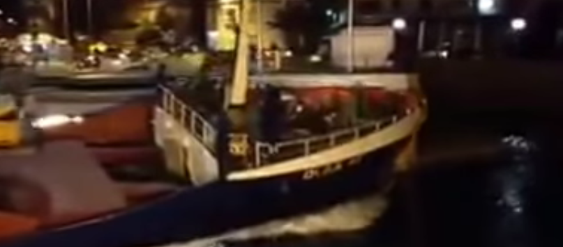 Βίντεο: Πλοίο τρακάρει στον πορθμό Ευρίπου στη Χαλκίδα