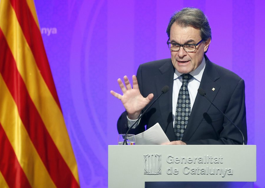 Απέσυρε την υποψηφιότητά του ο Άρτουρ Μας – Σχηματίζεται κυβέρνηση στην Καταλονία
