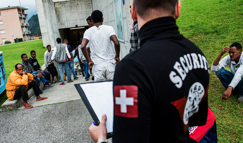Η Ελβετία κατάσχει αντικείμενα αξίας άνω των 1.000 φράγκων από κάθε πρόσφυγα