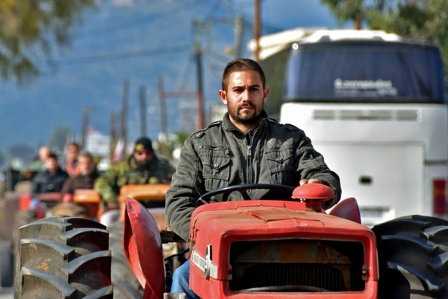 Αγρότες έκλεισαν την εθνική οδό Άργους – Ναυπλίου