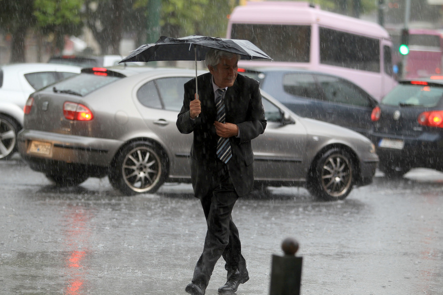 Κρύο, βροχές και ασθενείς χιονοπτώσεις