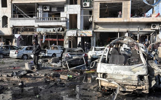 Διπλή βομβιστική επίθεση με δεκάδες νεκρούς και τραυματίες στη Χομς της Συρίας