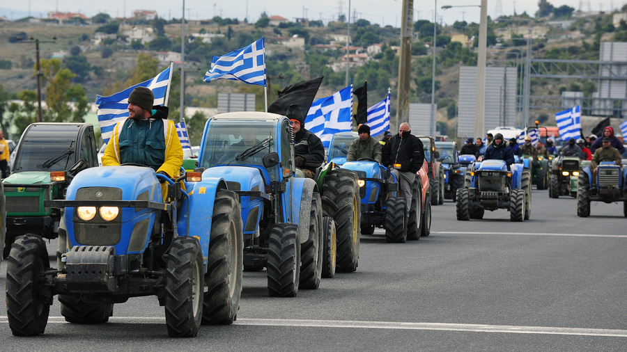 Κλιμακώνουν τις κινητοποιήσεις τους οι αγρότες των Τεμπών