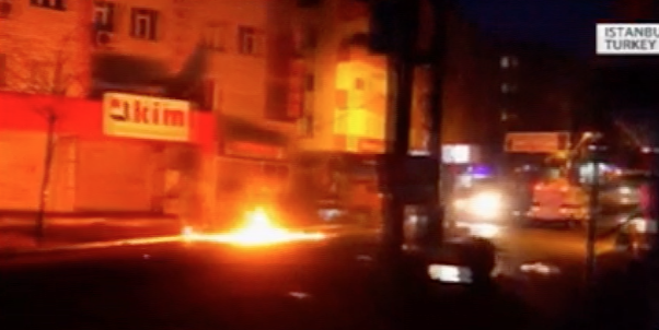 Μαίνονται οι συγκρούσεις στην ανατολική Τουρκία – Δεκάδες Κούρδοι αποκλεισμένοι