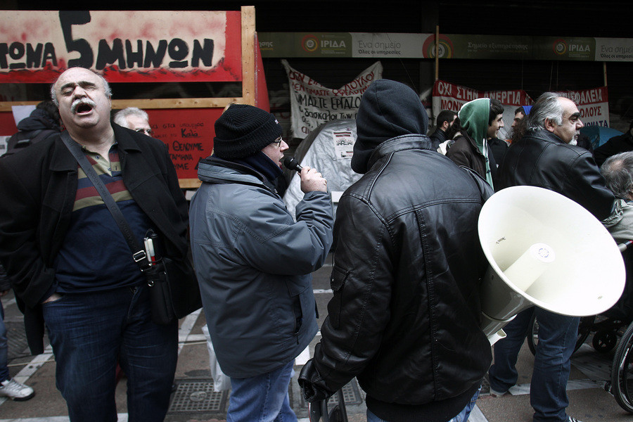 Διαμαρτυρία ανέργων εμποροϋπαλλήλων έξω από το υπουργείο Εργασίας