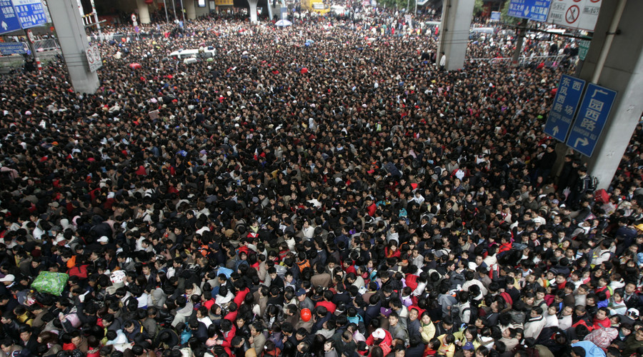 Περιμένοντας το τρένο στην Κίνα: Ουρά 100.000 ανθρώπων [ΦΩΤΟΓΡΑΦΙΕΣ]