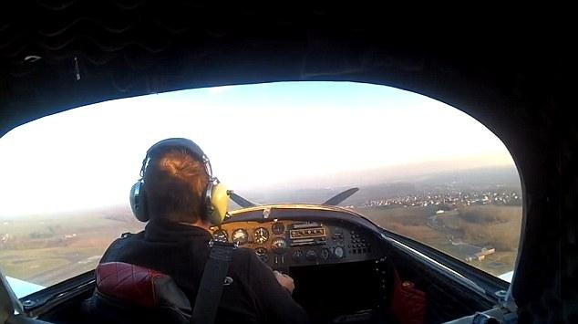 Πιλότος καταγράφει την πτώση του αεροπλάνου του σε βίντεο