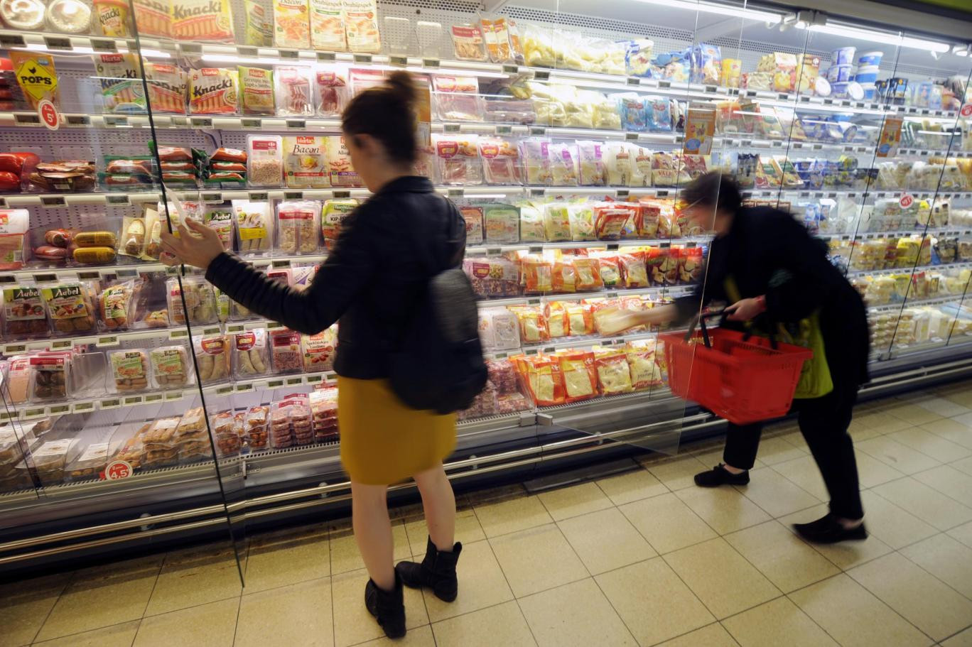 Διά νόμου: Η Γαλλία υποχρεώνει τα σουπερμάρκετ να δίνουν τα απούλητα τρόφιμα στους φτωχούς