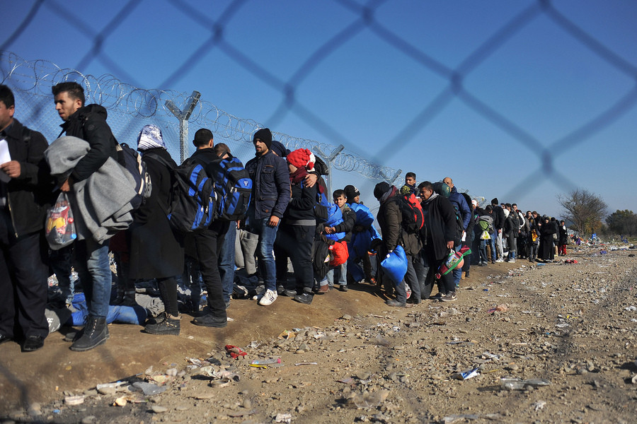 Η Ευρώπη κάνει την Ελλάδα «πάρκινγκ» προσφύγων