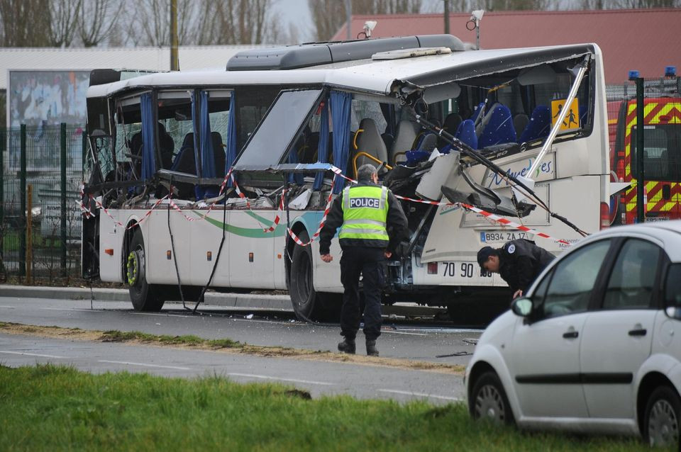 Γαλλία: Μετωπική σύγκρουση σχολικού με φορτηγό – Εξι μαθητές νεκροί