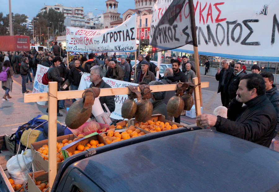 Αγρότες από Κρήτη και Θεσσαλονίκη στο κέντρο της Αθήνας – Σημεία ελέγχου για να μη μπουν τα τρακτέρ