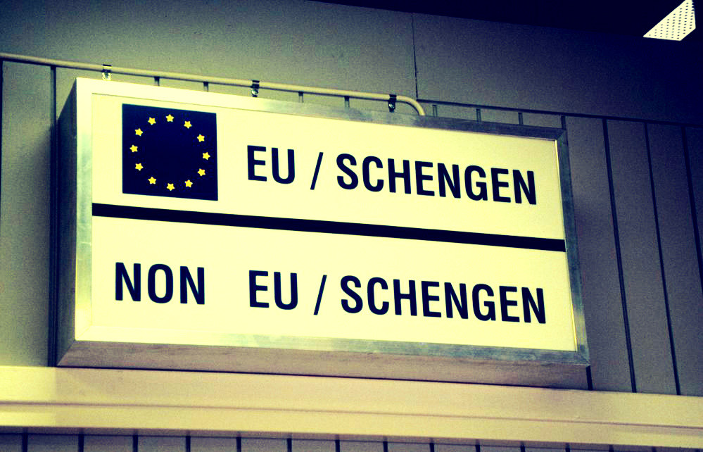 Γερμανία: «Ψευδολύση» η αποπομπή της Ελλάδας από τη Συνθήκη Σένγκεν