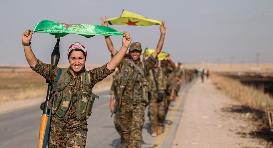 Οι Κούρδοι της Συρίας δεν καταθέτουν τα όπλα, παρά τους τουρκικούς βομβαρδισμούς
