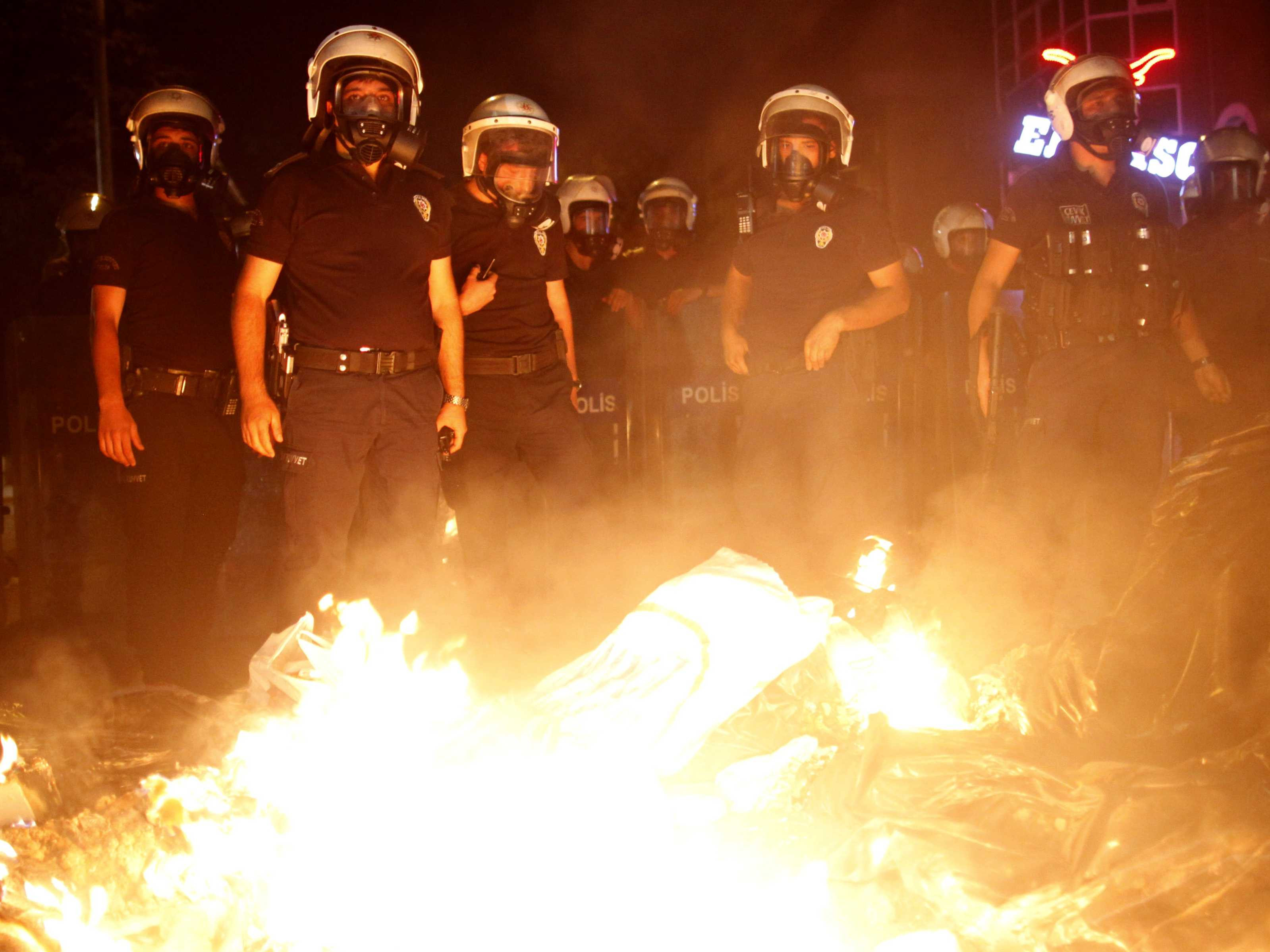 Συγκρούσεις μεταξύ αστυνομικών και φιλοκούρδων διαδηλωτών στην Κωνσταντινούπολη
