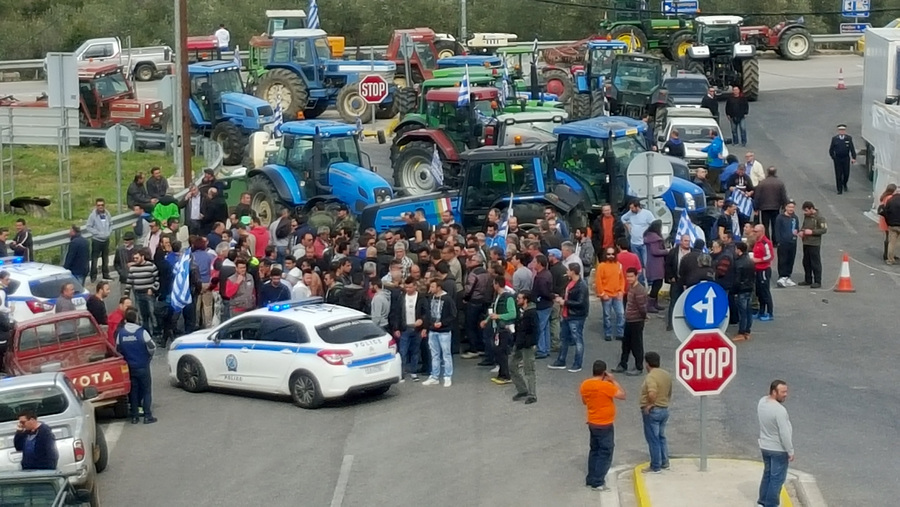 Αγροτικά Μπλόκα: Κλειστά Τέμπη, νέα και πάλαια εθνική Αθηνών- Κορίνθου