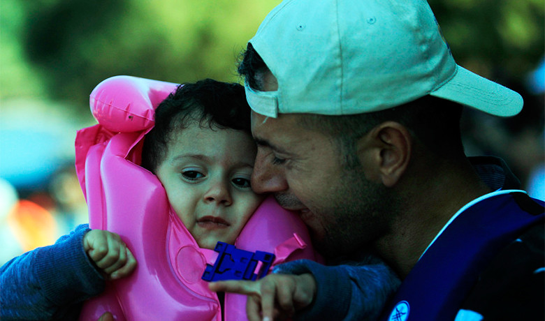 Ζευγάρι Αφγανών έφτασαν στη Χίο αγκαλιά με το νεκρό παιδί τους