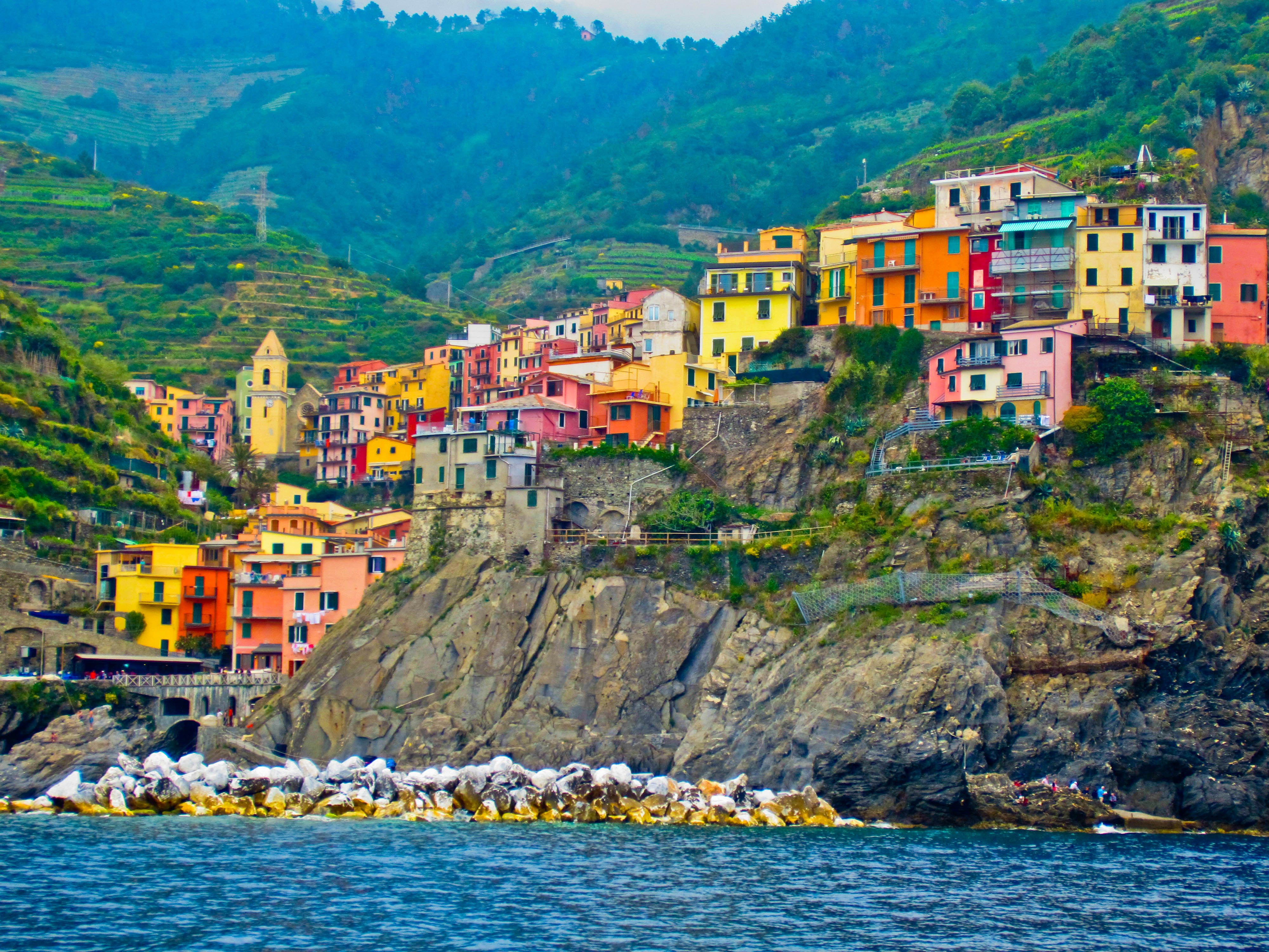 Ιταλία: Η διάσημη Cinque Terre βάζει όριο στις ορδές των τουριστών [ΒΙΝΤΕΟ]