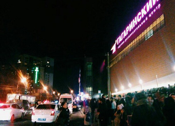 Μόσχα: Πάνω από 10.000 πολίτες εκκένωσαν πολυκαταστήματα μετά από απειλές για βόμβα [ΦΩΤΟ+ΒΙΝΤΕΟ]