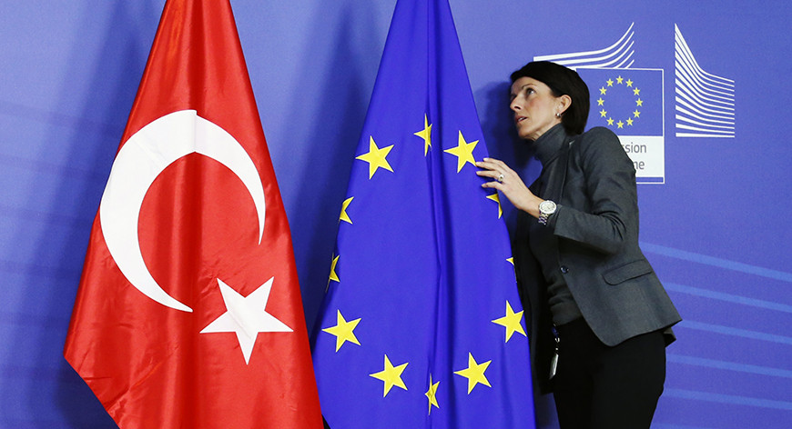 Έκτακτη συνάντηση ΕΕ – Τουρκίας για το προσφυγικό